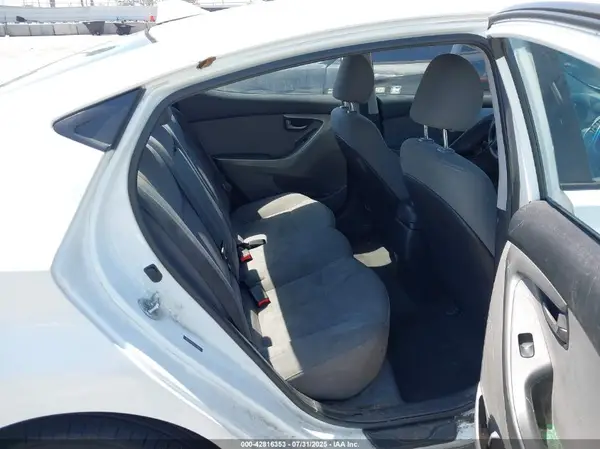 5NPDH4AE9GH748044 2016 HYUNDAI ELANTRA - Image 8
