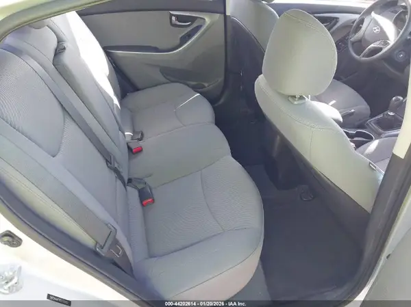 5NPDH4AE9GH748402 2016 HYUNDAI ELANTRA - Image 8