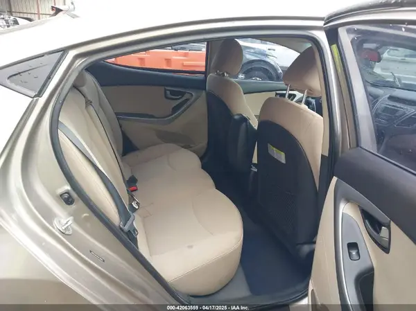 5NPDH4AE9GH749064 2016 HYUNDAI ELANTRA - Image 8