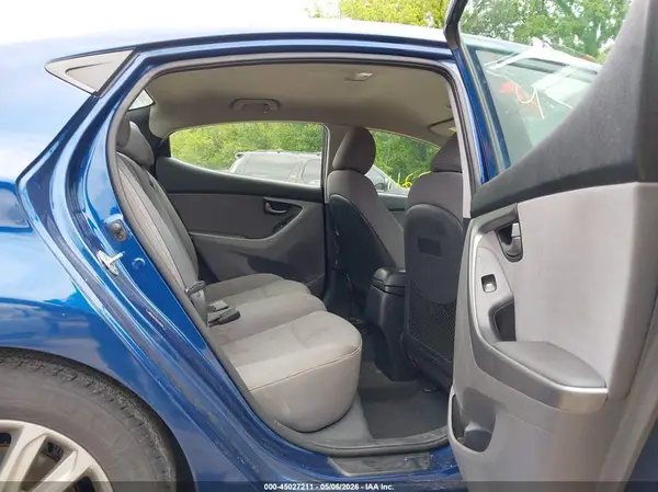 5NPDH4AE9GH749338 2016 HYUNDAI ELANTRA - Image 8