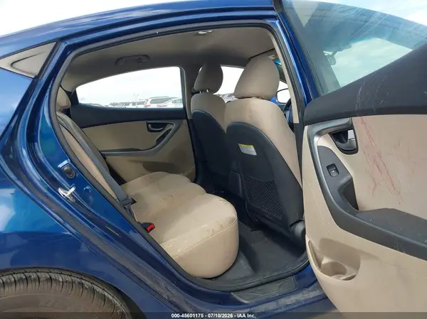 5NPDH4AE9GH749663 2016 HYUNDAI ELANTRA - Image 8