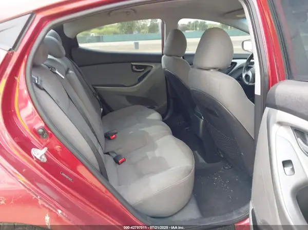 5NPDH4AE9GH750375 2016 HYUNDAI ELANTRA - Image 8