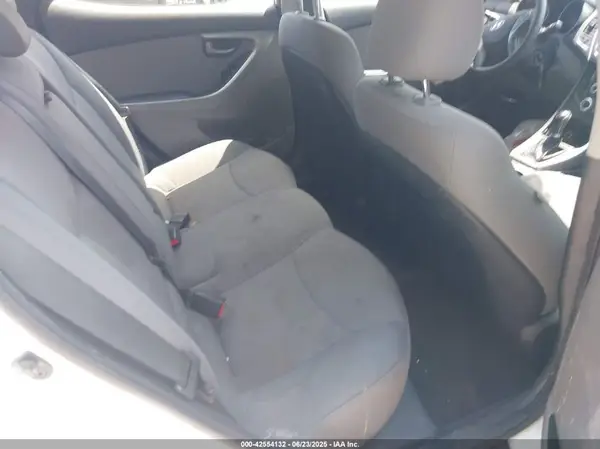 5NPDH4AE9GH750733 2016 HYUNDAI ELANTRA - Image 8