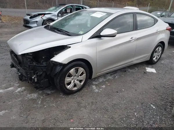 5NPDH4AE9GH751705 2016 HYUNDAI ELANTRA - Image 2
