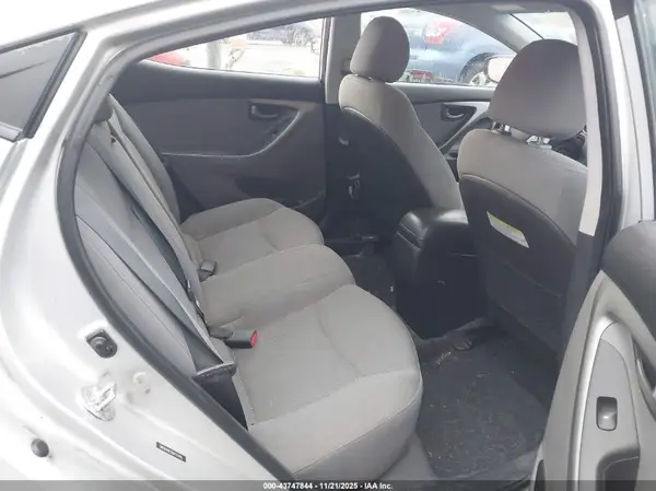 5NPDH4AE9GH751705 2016 HYUNDAI ELANTRA - Image 8