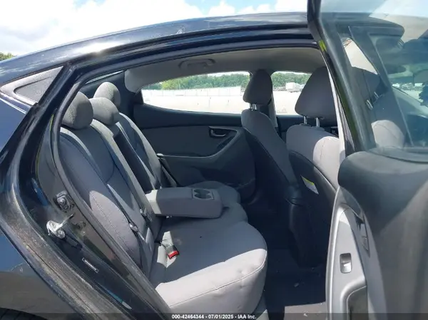 5NPDH4AE9GH751719 2016 HYUNDAI ELANTRA - Image 8