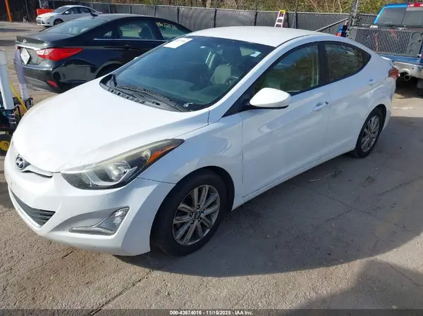 5NPDH4AE9GH752207 2016 HYUNDAI ELANTRA - Image 2