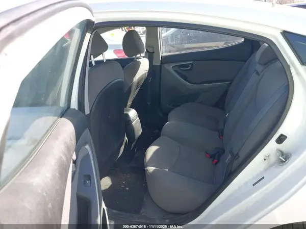 5NPDH4AE9GH752207 2016 HYUNDAI ELANTRA - Image 8