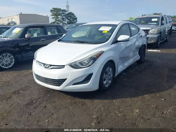 5NPDH4AE9GH752224 2016 HYUNDAI ELANTRA - Image 2