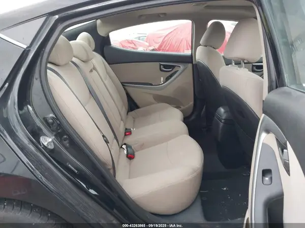 5NPDH4AE9GH753518 2016 HYUNDAI ELANTRA - Image 8
