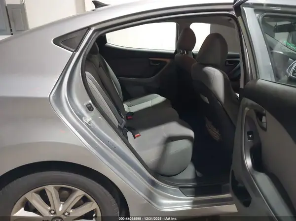 5NPDH4AE9GH754538 2016 HYUNDAI ELANTRA - Image 8