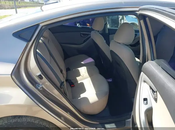 5NPDH4AE9GH754622 2016 HYUNDAI ELANTRA - Image 8