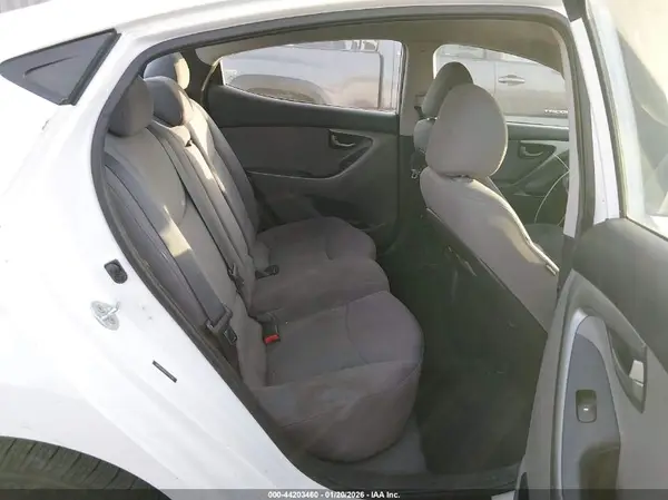 5NPDH4AE9GH755768 2016 HYUNDAI ELANTRA - Image 8