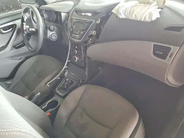 5NPDH4AE9GH756290 2016 HYUNDAI ELANTRA - Image 8