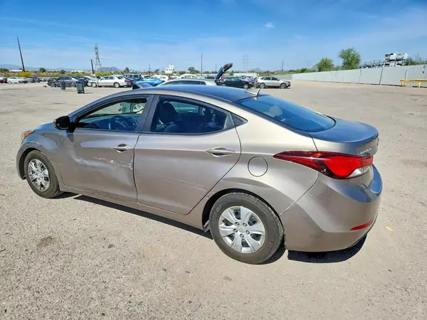 5NPDH4AE9GH757536 2016 HYUNDAI ELANTRA - Image 2