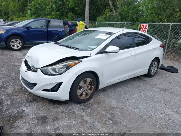 5NPDH4AE9GH758914 2016 HYUNDAI ELANTRA - Image 2