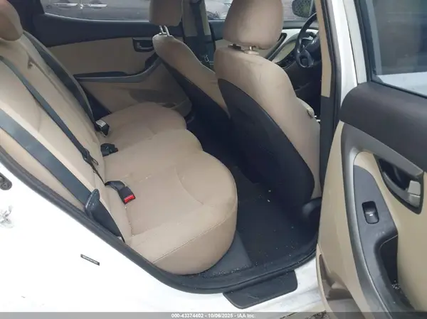 5NPDH4AE9GH758914 2016 HYUNDAI ELANTRA - Image 8