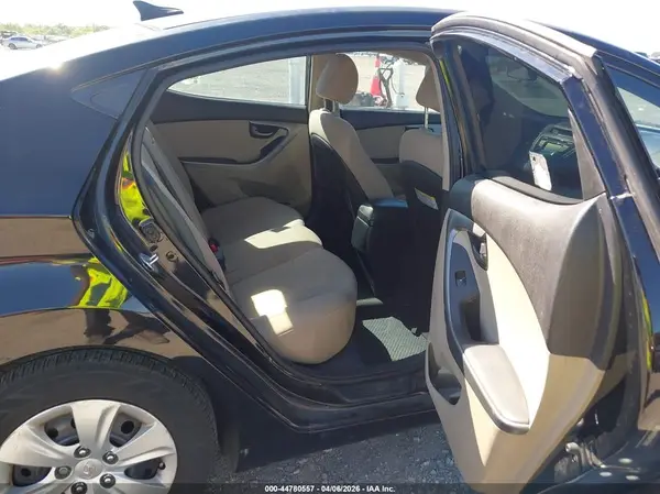 5NPDH4AE9GH759741 2016 HYUNDAI ELANTRA - Image 8