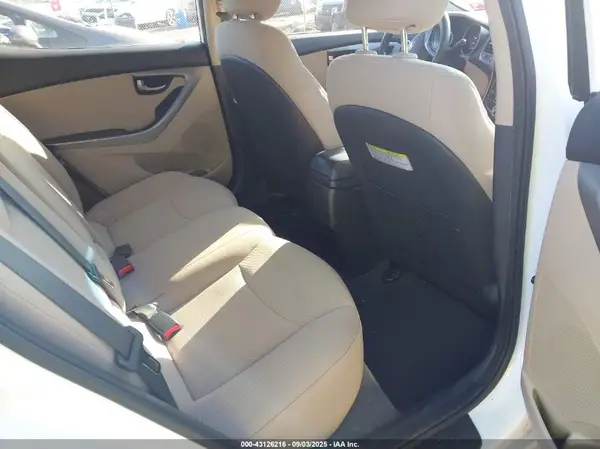 5NPDH4AE9GH760212 2016 HYUNDAI ELANTRA - Image 8