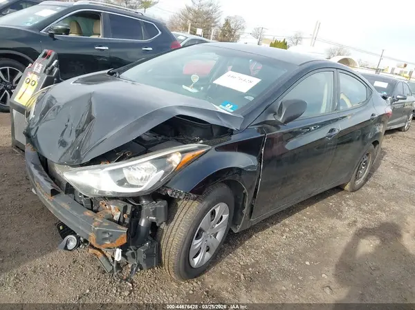 5NPDH4AE9GH761554 2016 HYUNDAI ELANTRA - Image 2