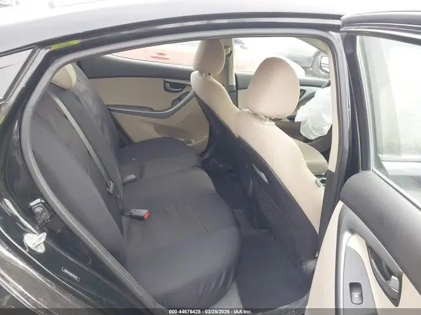 5NPDH4AE9GH761554 2016 HYUNDAI ELANTRA - Image 8