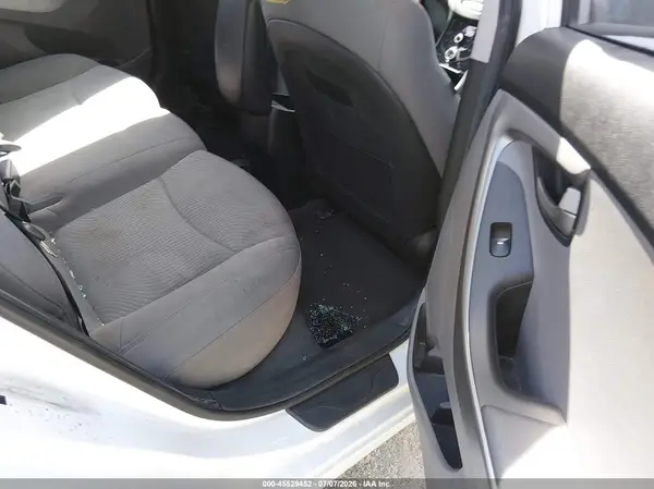 5NPDH4AE9GH765863 2016 HYUNDAI ELANTRA - Image 8