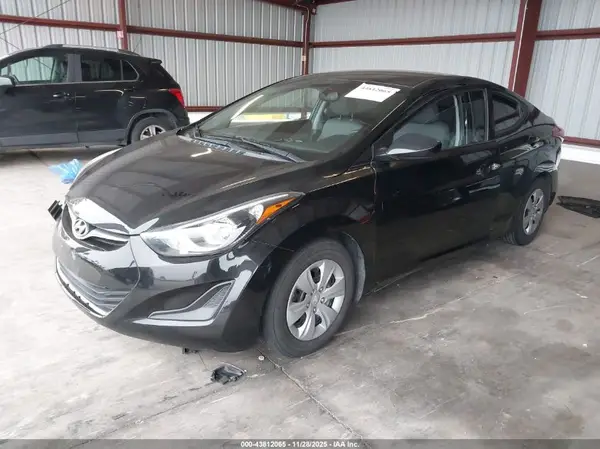 5NPDH4AE9GH767466 2016 HYUNDAI ELANTRA - Image 2