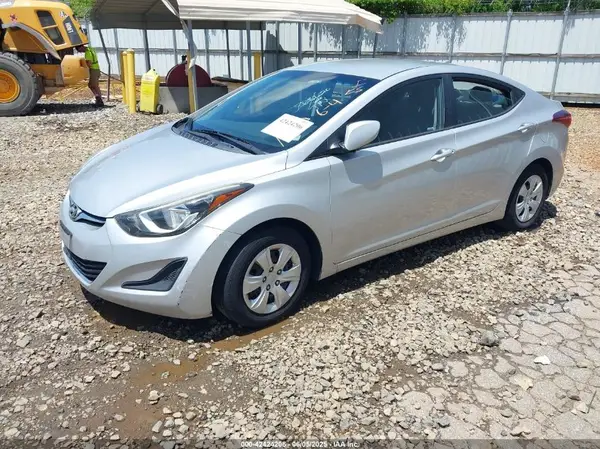 5NPDH4AE9GH768620 2016 HYUNDAI ELANTRA - Image 2
