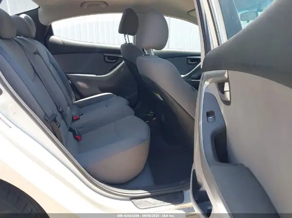 5NPDH4AE9GH768620 2016 HYUNDAI ELANTRA - Image 8