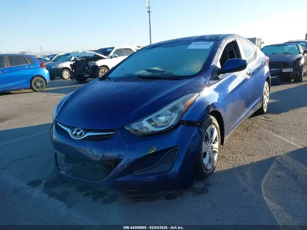 5NPDH4AE9GH768701 2016 HYUNDAI ELANTRA - Image 2