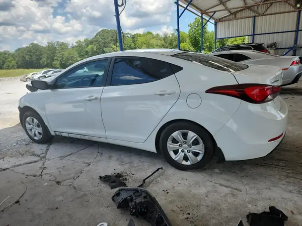 5NPDH4AE9GH768861 2016 HYUNDAI ELANTRA - Image 2