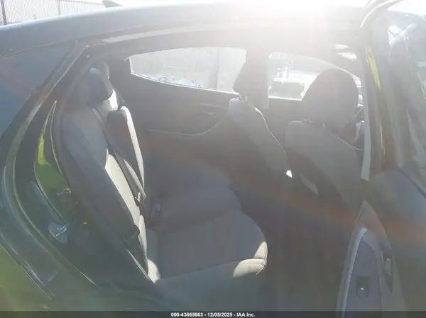 5NPDH4AE9GH769993 2016 HYUNDAI ELANTRA - Image 8