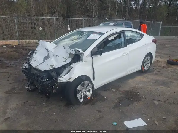 5NPDH4AE9GH771386 2016 HYUNDAI ELANTRA - Image 2
