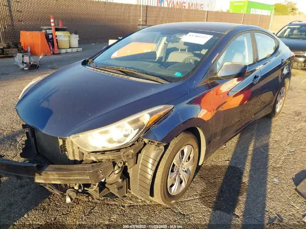 5NPDH4AE9GH771470 2016 HYUNDAI ELANTRA - Image 2