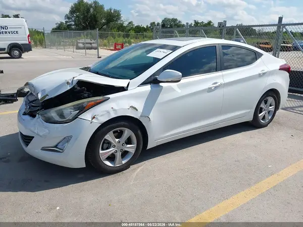 5NPDH4AE9GH772604 2016 HYUNDAI ELANTRA - Image 2