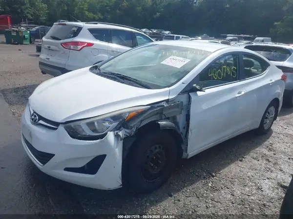 5NPDH4AE9GH774370 2016 HYUNDAI ELANTRA - Image 2
