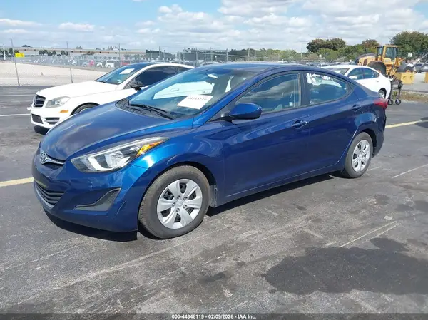 5NPDH4AE9GH774594 2016 HYUNDAI ELANTRA - Image 2