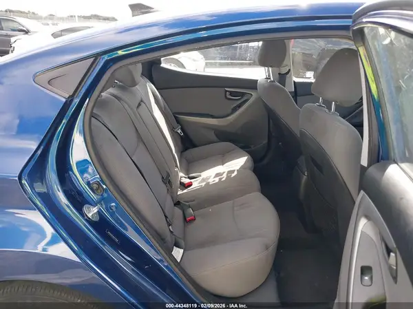 5NPDH4AE9GH774594 2016 HYUNDAI ELANTRA - Image 8