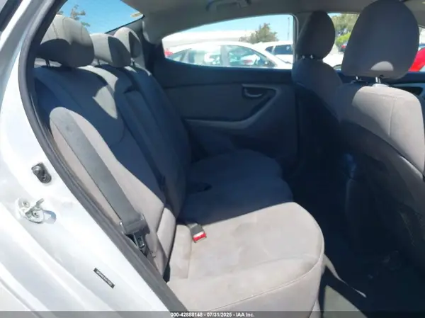 5NPDH4AE9GH774983 2016 HYUNDAI ELANTRA - Image 8