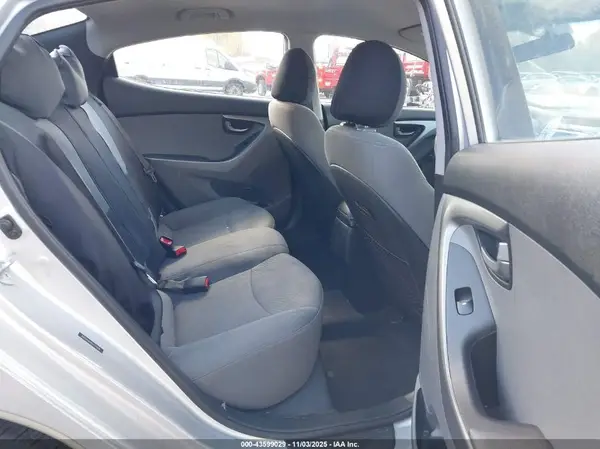 5NPDH4AE9GH775938 2016 HYUNDAI ELANTRA - Image 8