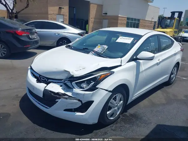 5NPDH4AE9GH776412 2016 HYUNDAI ELANTRA - Image 2