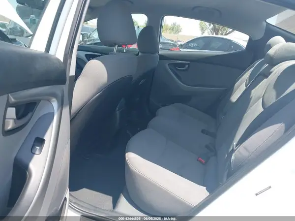 5NPDH4AE9GH776412 2016 HYUNDAI ELANTRA - Image 8