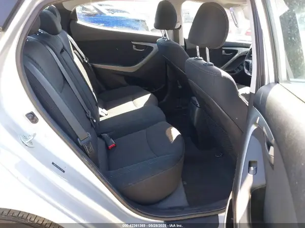 5NPDH4AE9GH776460 2016 HYUNDAI ELANTRA - Image 8