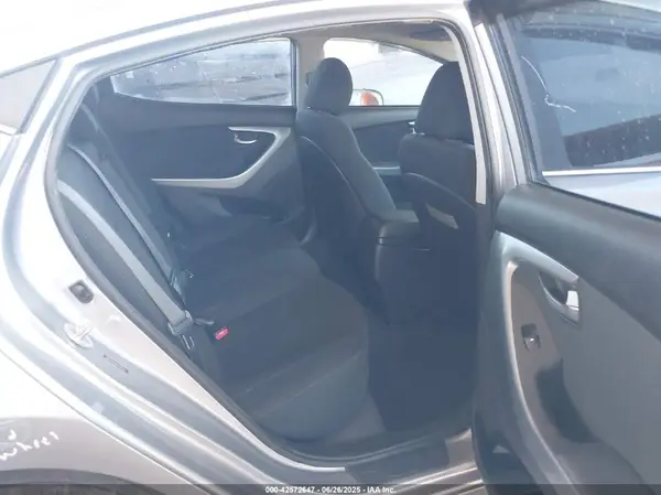5NPDH4AE9GH779603 2016 HYUNDAI ELANTRA - Image 8
