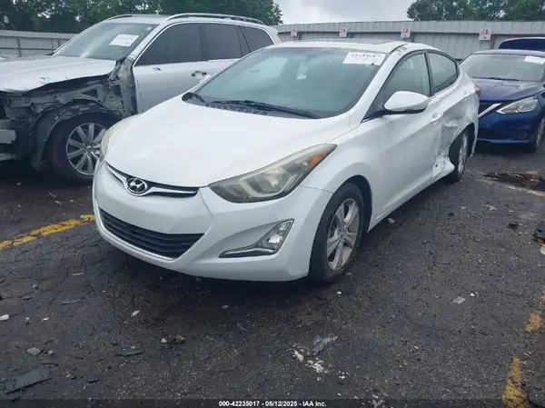 5NPDH4AE9GH784963 2016 HYUNDAI ELANTRA - Image 2