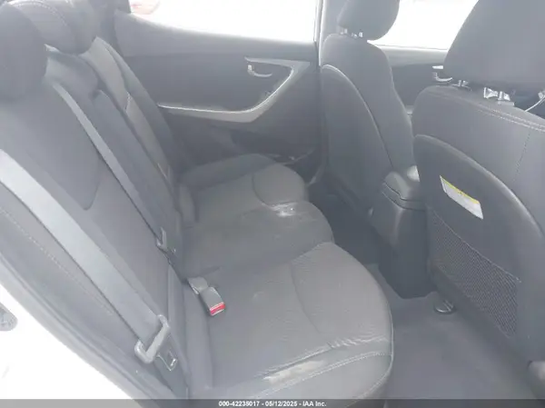 5NPDH4AE9GH784963 2016 HYUNDAI ELANTRA - Image 8