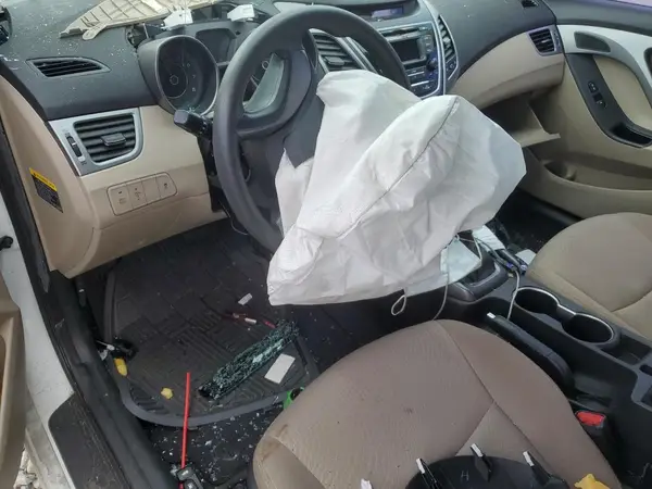 5NPDH4AE9GH787555 2016 HYUNDAI ELANTRA - Image 8
