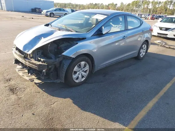 5NPDH4AE9GH789662 2016 HYUNDAI ELANTRA - Image 2