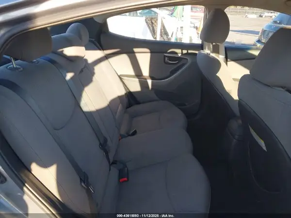 5NPDH4AE9GH789662 2016 HYUNDAI ELANTRA - Image 8