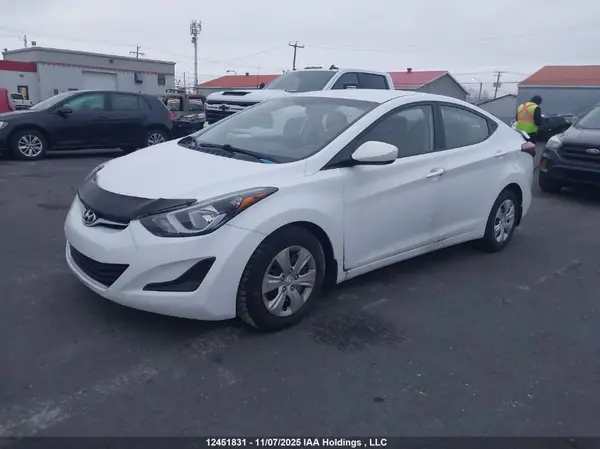 5NPDH4AE9GH792335 2016 HYUNDAI ELANTRA - Image 2